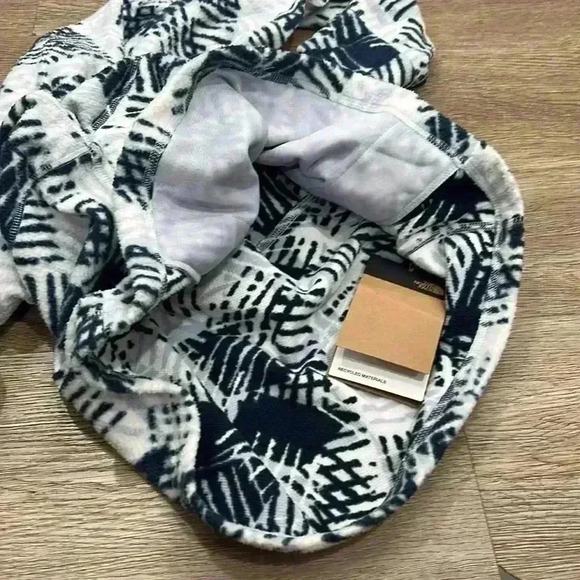 The North Face Women’s Fleece Hoodie, Small - Picture 10 of 15